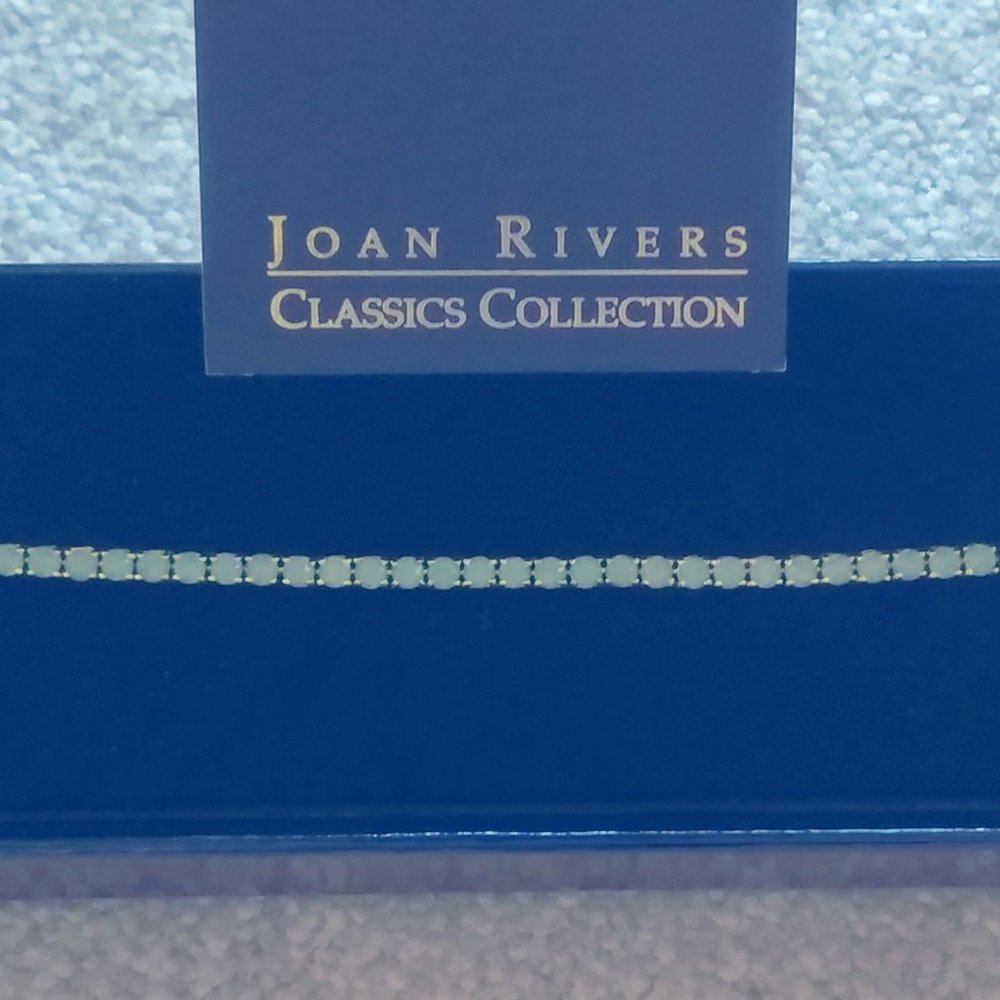 NIB Goldtone faceted green stone bracelet